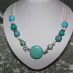 Collier bleu perles en céramique   24€