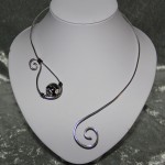 Collier argent et perle céramique   18€